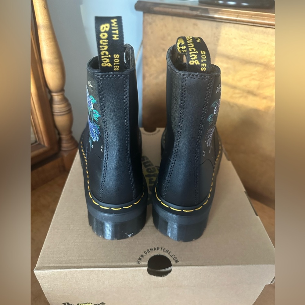 NWT Dr. Martens Black Sinclair Mystic Floral Leather Platform Boots in size USW9 - Picture 4 of 7